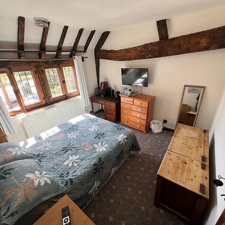 Tudor House - Double Room - Shared Bathroom Goff's Oak ภายนอก รูปภาพ