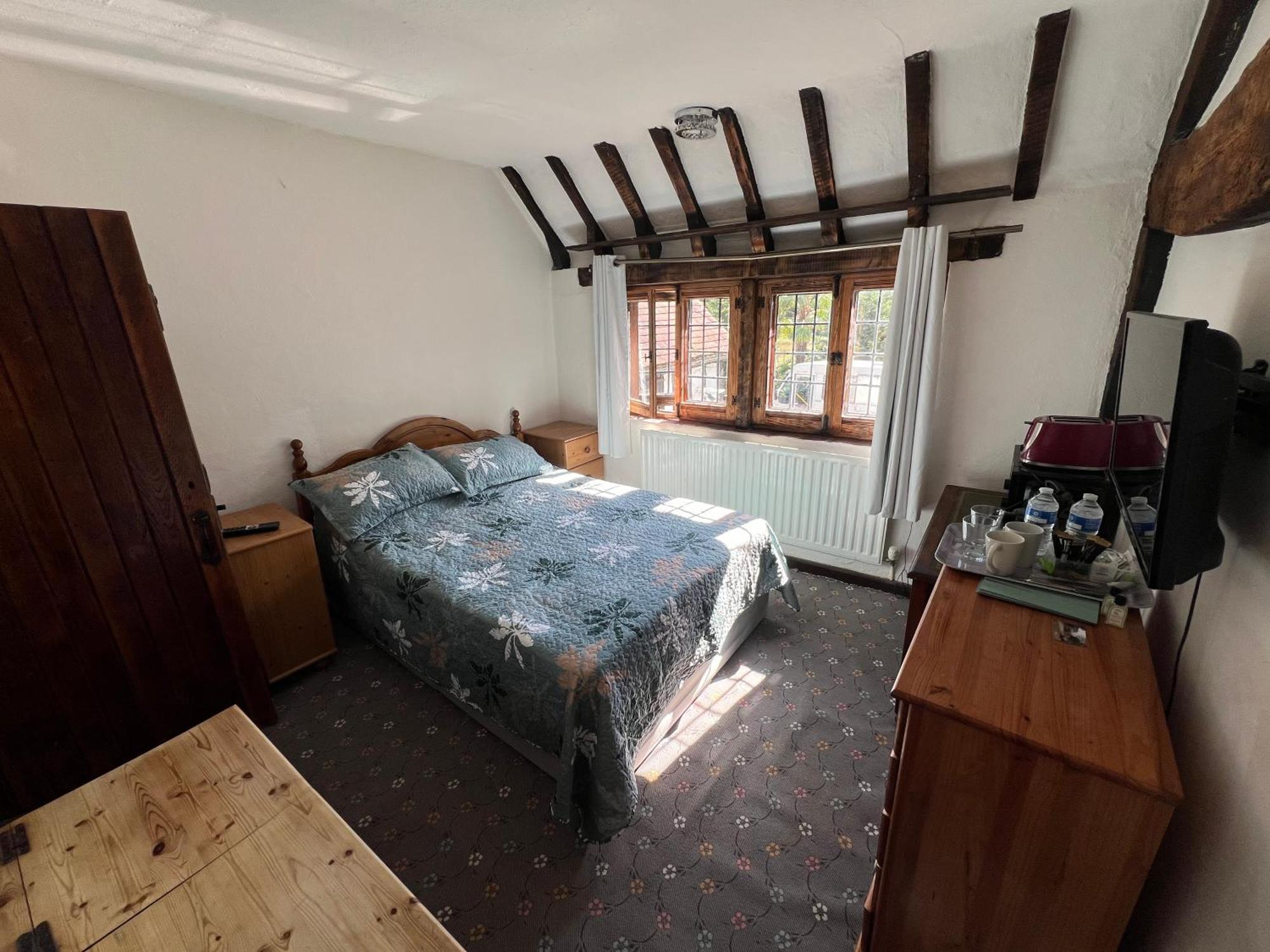 Tudor House - Double Room - Shared Bathroom Goff's Oak ภายนอก รูปภาพ